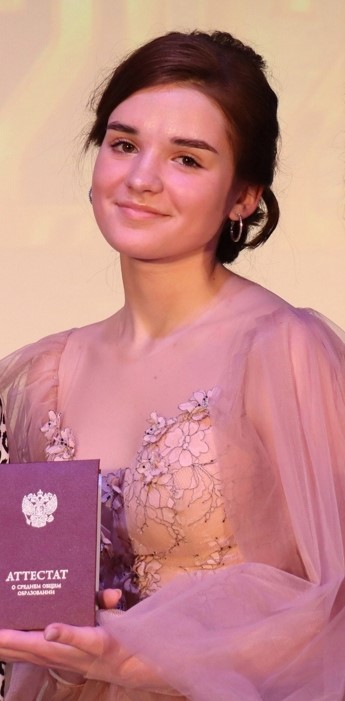 Елена Исакова.